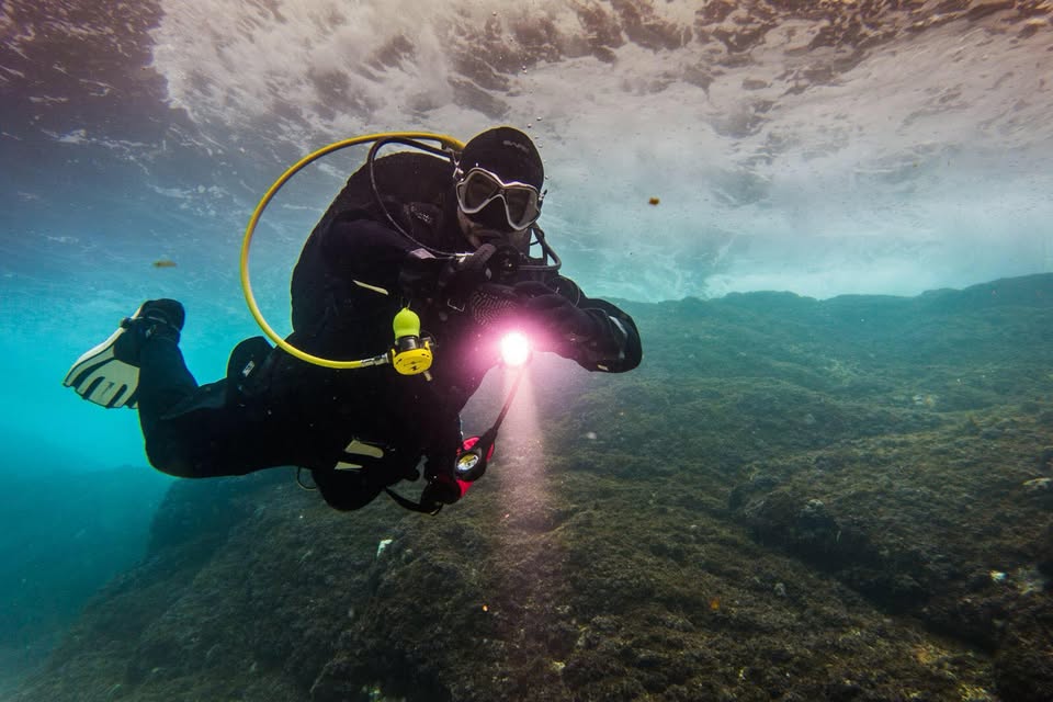 Omar Bradai underwater